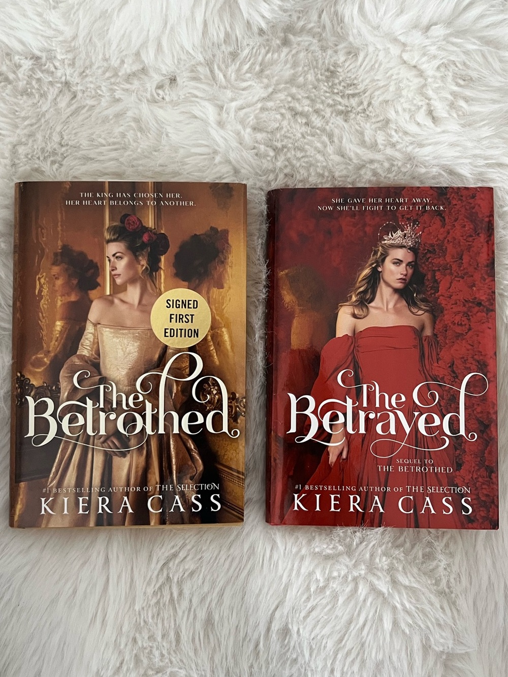 Kiera Cass - The Betrothed & The Betrayed Hardcover Set (Gold & Red Covers)